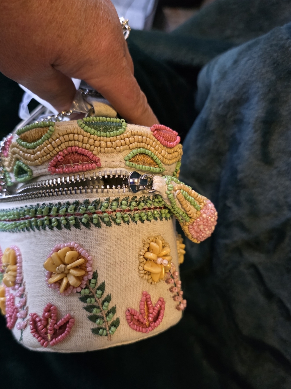 Handcrafted Embroidered Cream Beaded Top-Handle Crossbody Bag - Picture 8 of 8